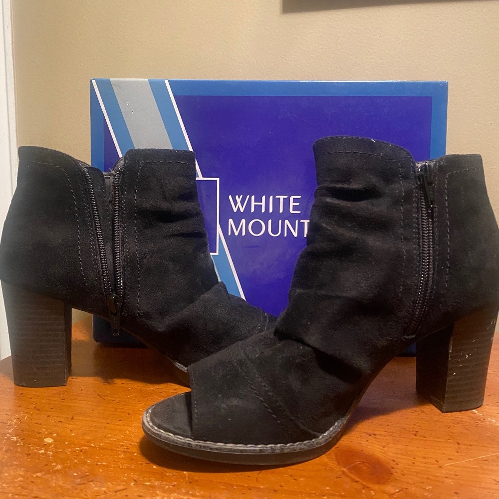 Open toe booties like new